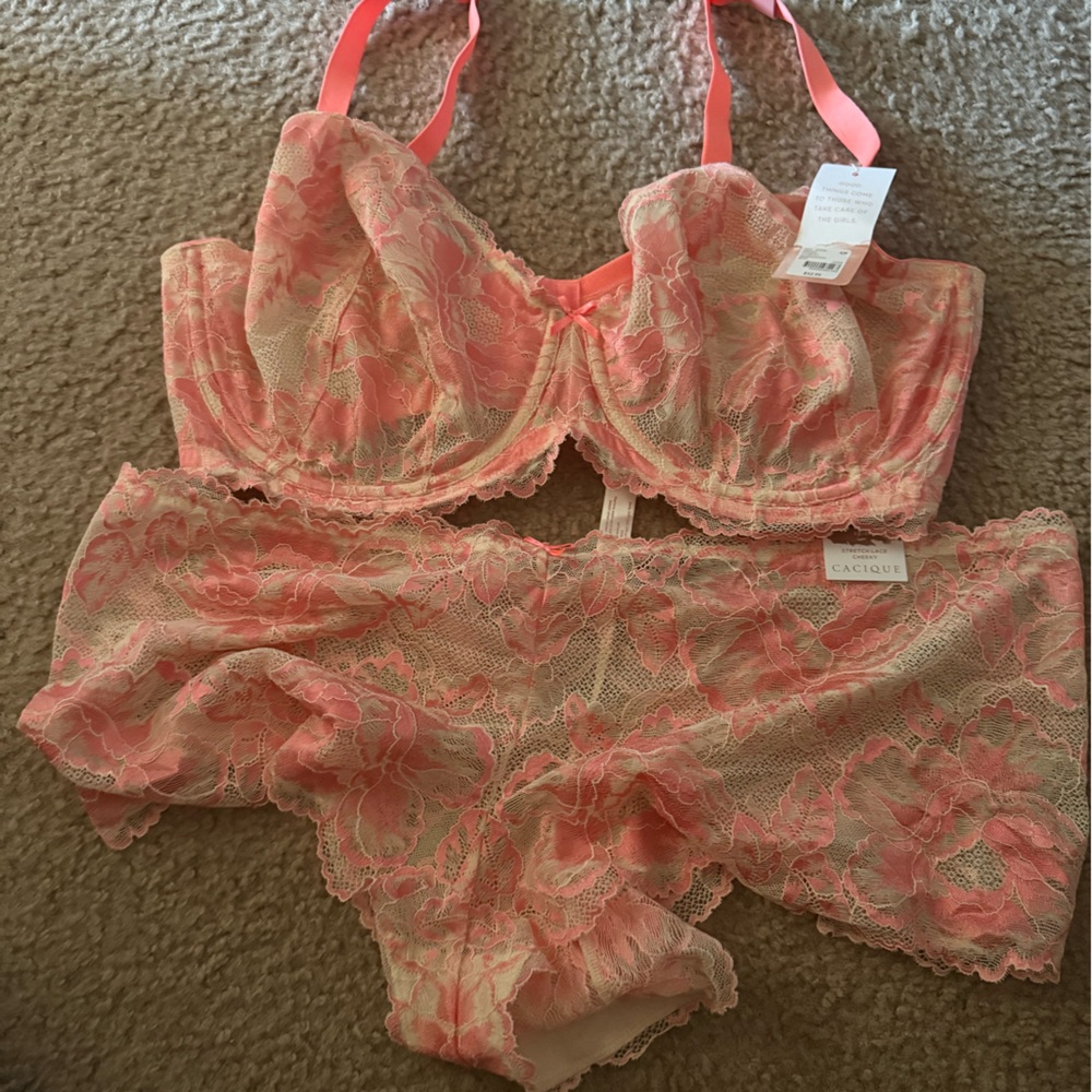 Cacique Coral Lace Bra and Panty Set